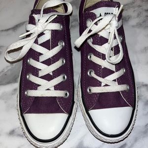 SIZE 4!! 
purple converse never worn!! In brand new condition🤩☺️